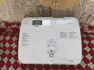 投影仪，95成新。高清自用的，还有笔记本电脑，